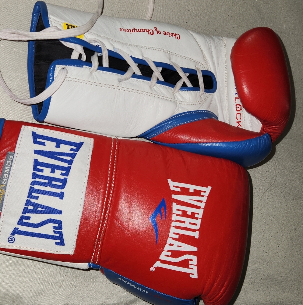 Everlast Red and White Boxing Gloves Excellent Condition